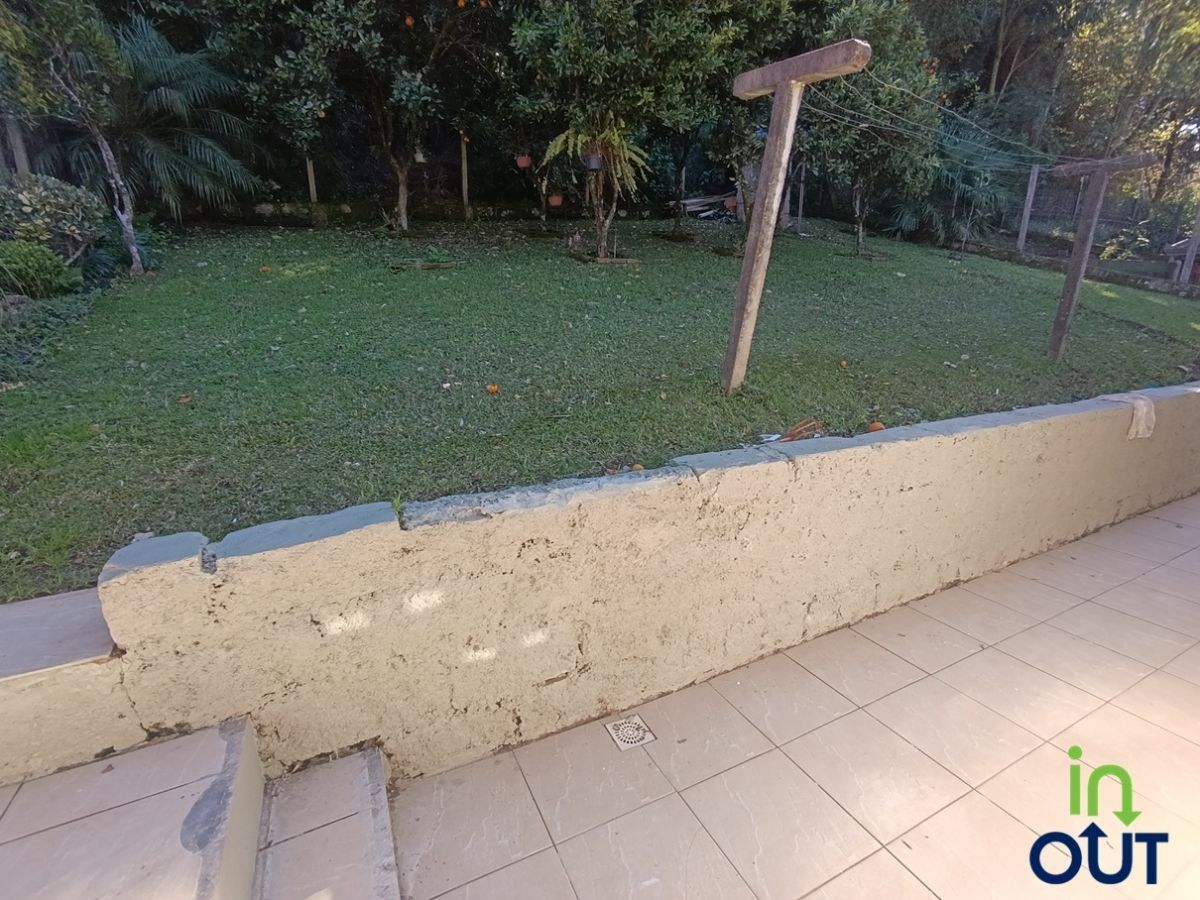 Ampla casa com pátio fechado e 3 quartos em Gramado