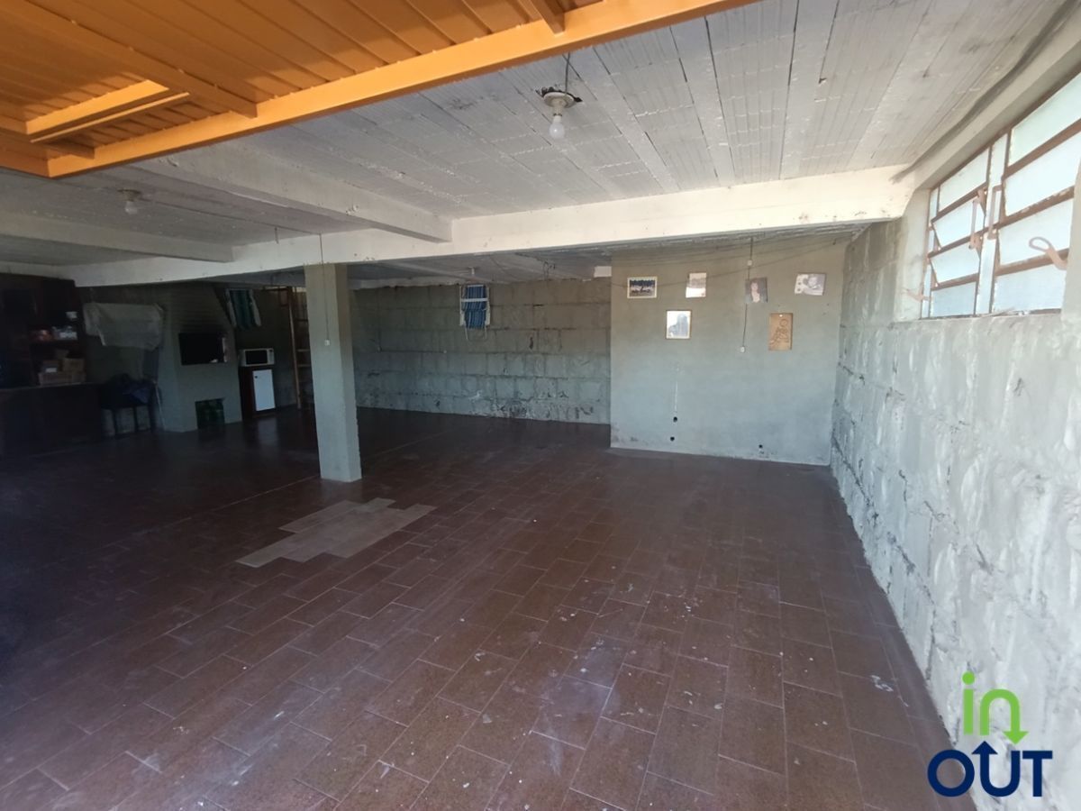 Ampla casa com pátio fechado e 3 quartos em Gramado