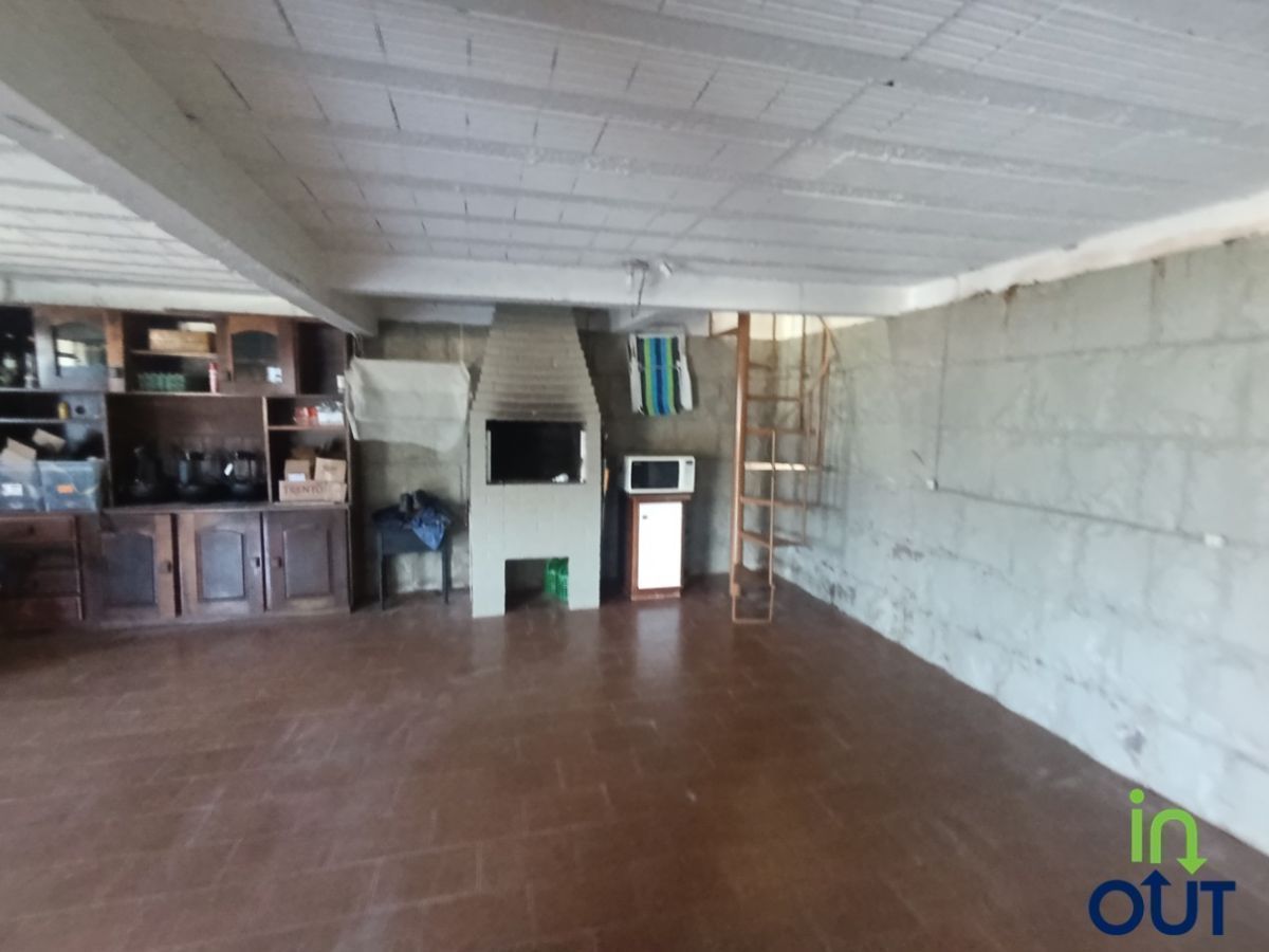 Ampla casa com pátio fechado e 3 quartos em Gramado