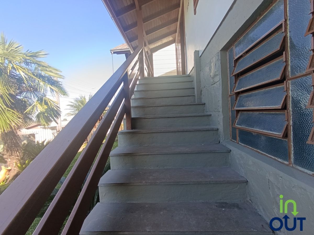 Ampla casa com pátio fechado e 3 quartos em Gramado