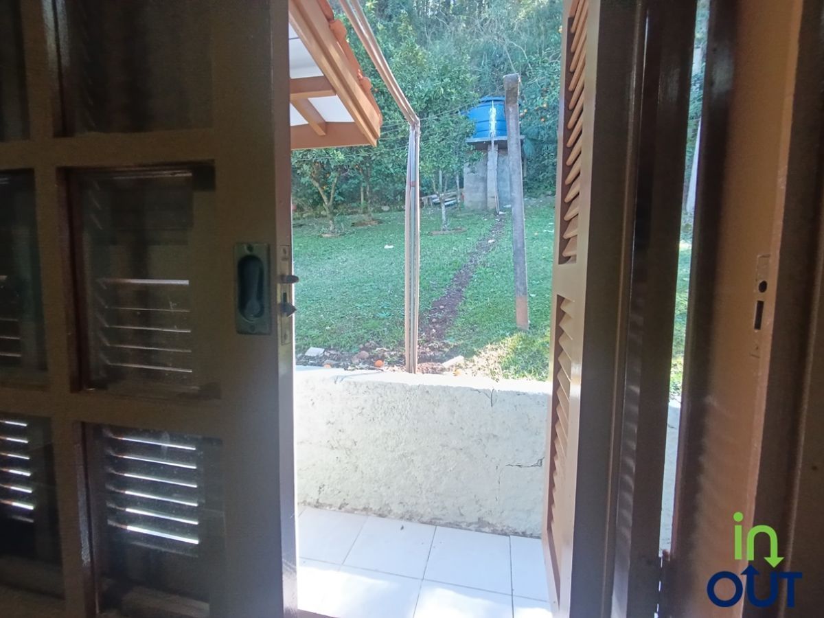 Ampla casa com pátio fechado e 3 quartos em Gramado