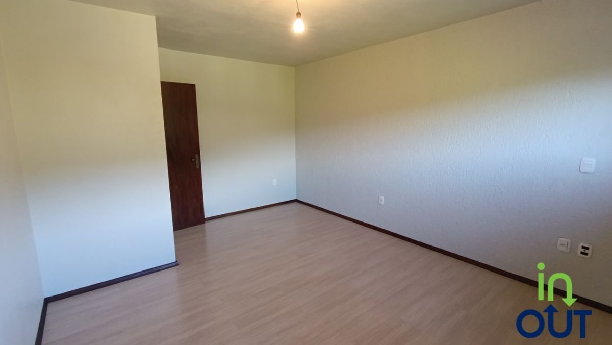 Casa Espaçosa com 2 Andares e Pátio Arborizado no interior de Gramado