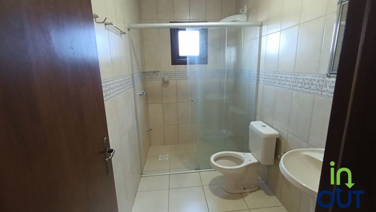 Casa Espaçosa com 2 Andares e Pátio Arborizado no interior de Gramado