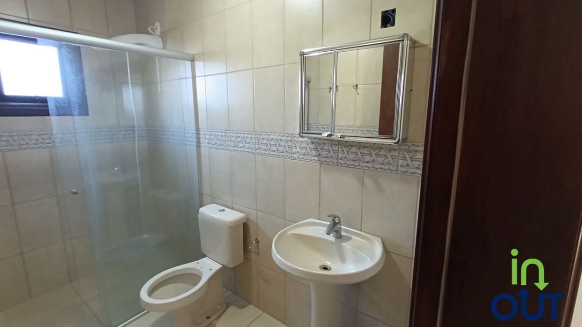 Casa Espaçosa com 2 Andares e Pátio Arborizado no interior de Gramado