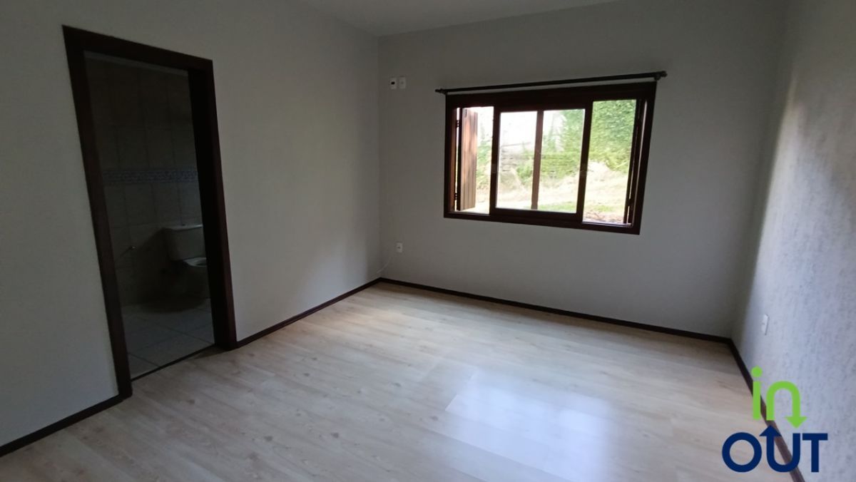 Casa Espaçosa com 2 Andares e Pátio Arborizado no interior de Gramado