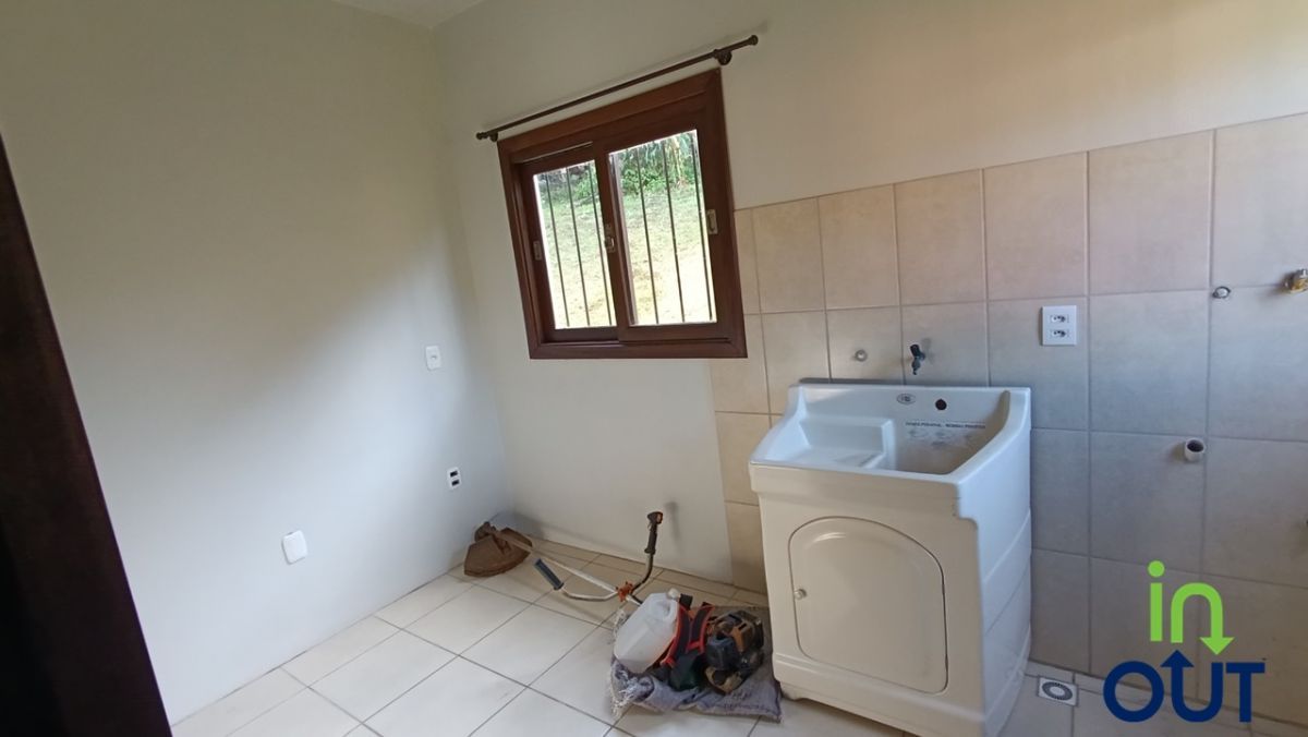 Casa Espaçosa com 2 Andares e Pátio Arborizado no interior de Gramado