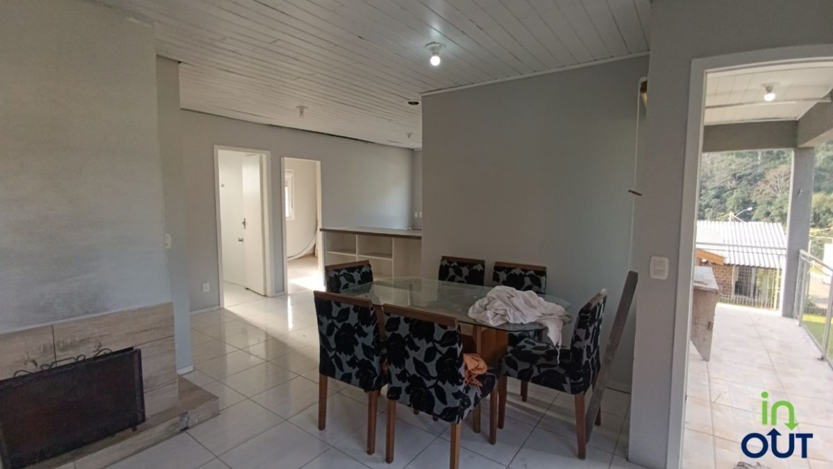 Casa Semi Mobiliada com Pátio Fechado na Linha Ávila em Gramado