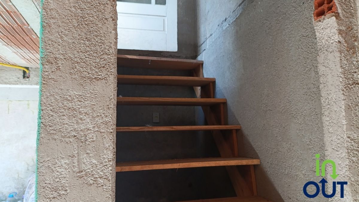 Casa Semi-Mobiliada com Pátio Fechado na Linha Ávila em Gramado