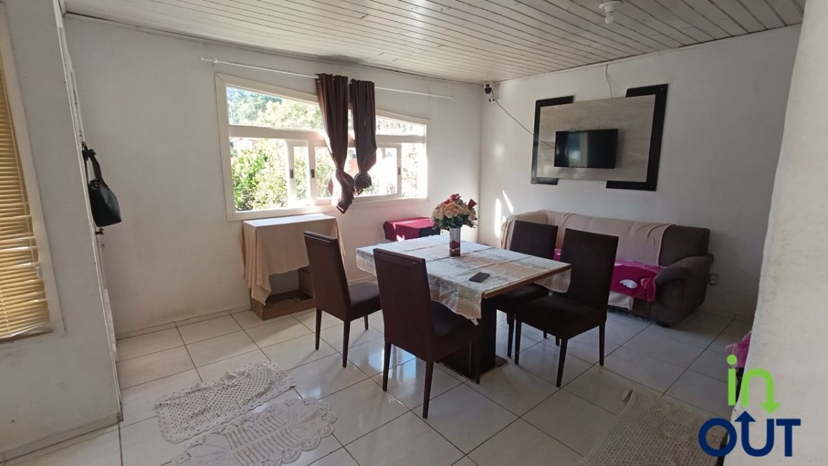 Casa Semi-Mobiliada com Pátio Fechado na Linha Ávila em Gramado