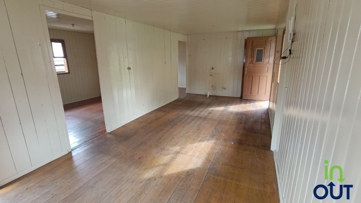 Casa de madeira com 2 quartos no bairro Moura