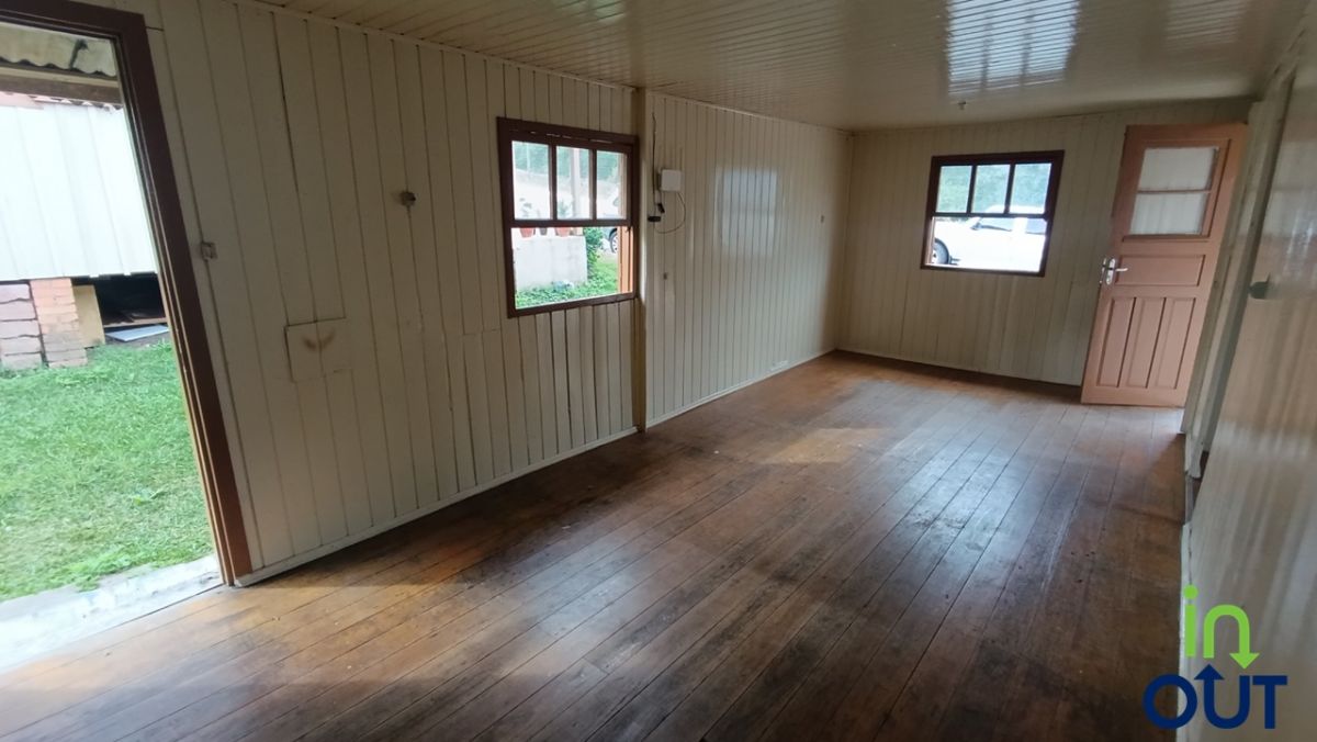 Casa de madeira com 2 quartos no bairro Moura