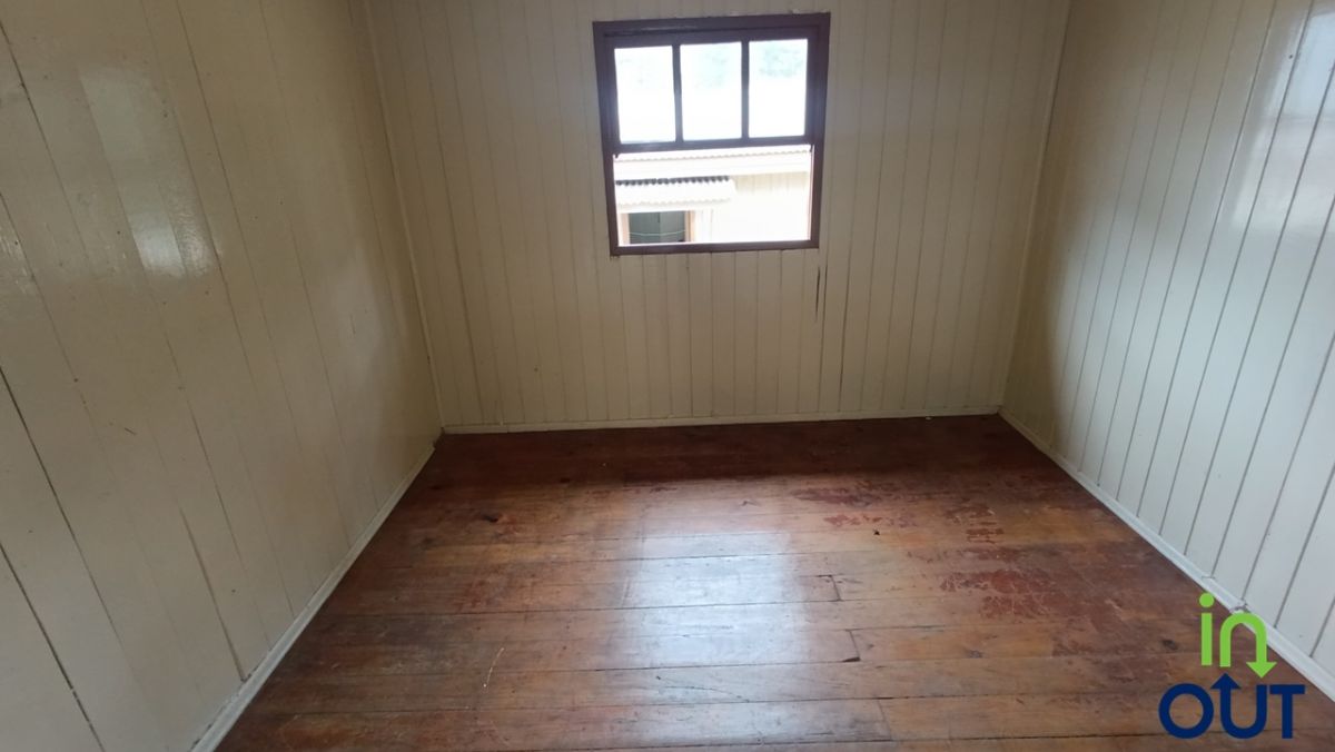 Casa de madeira com 2 quartos no bairro Moura