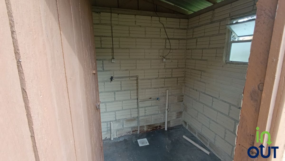 Casa de madeira com 2 quartos no bairro Moura