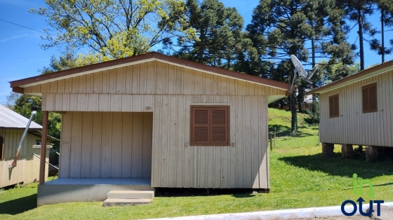 Casa de madeira com 2 quartos no bairro Moura