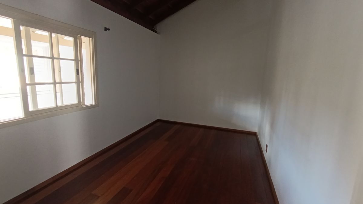 Apartamento com 2 dormitórios ao lado do Fórum, no centro de Gramado