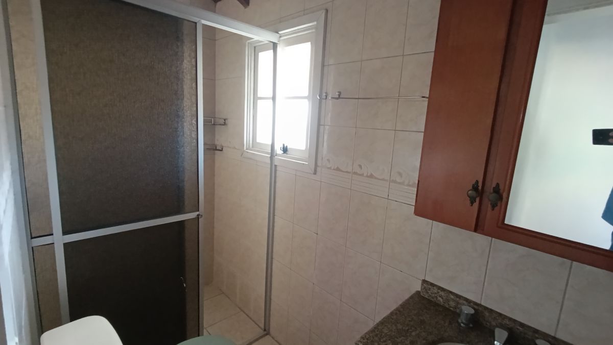 Apartamento com 2 dormitórios ao lado do Fórum, no centro de Gramado