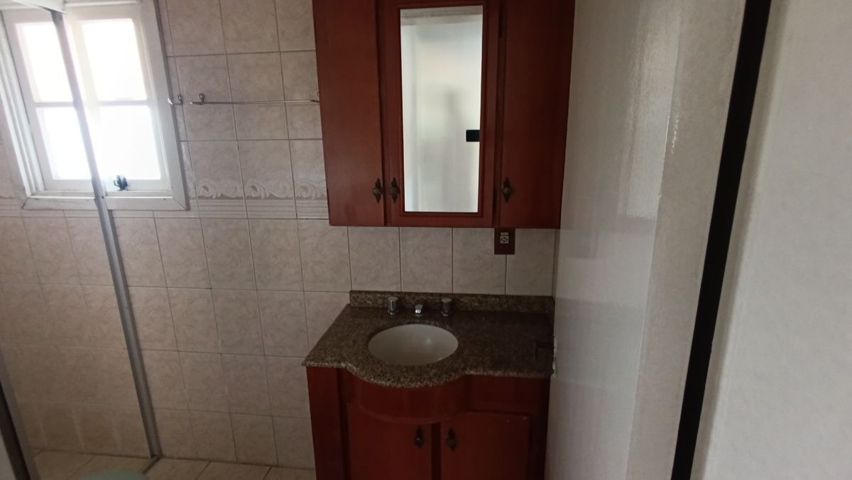 Apartamento com 2 dormitórios ao lado do Fórum, no centro de Gramado
