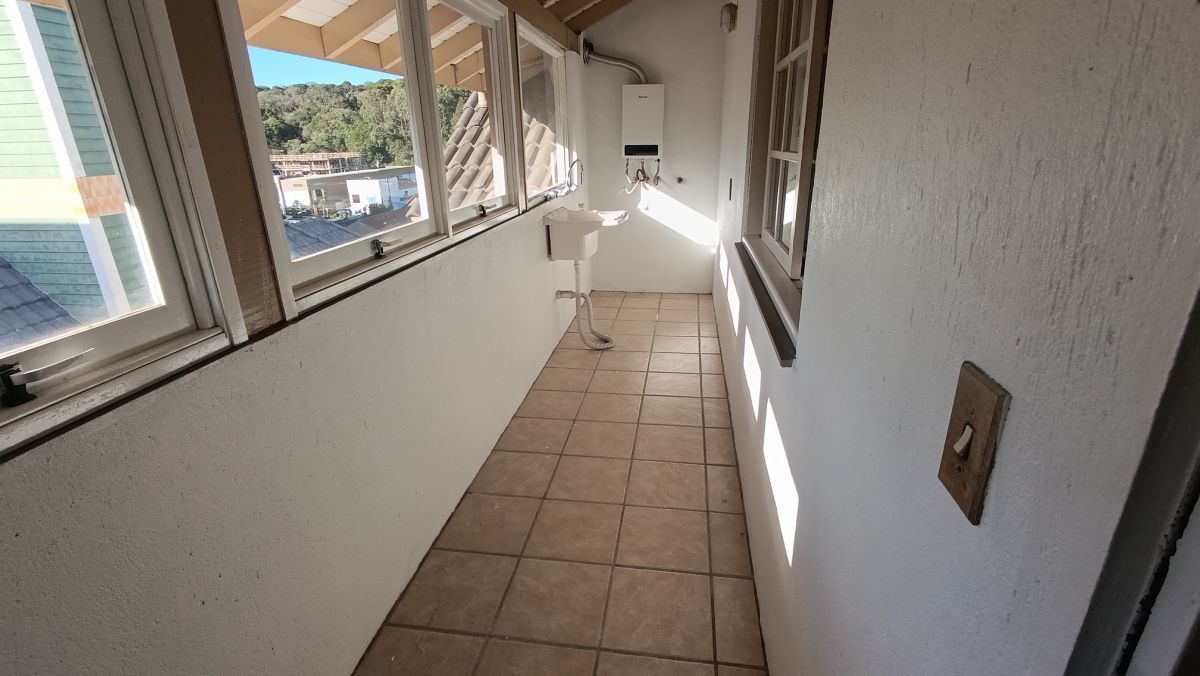 Apartamento com 2 dormitórios ao lado do Fórum, no centro de Gramado