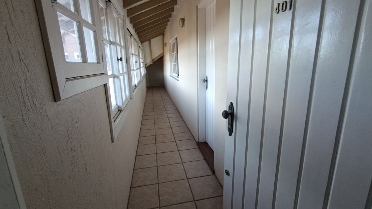 Apartamento com 2 dormitórios ao lado do Fórum, no centro de Gramado