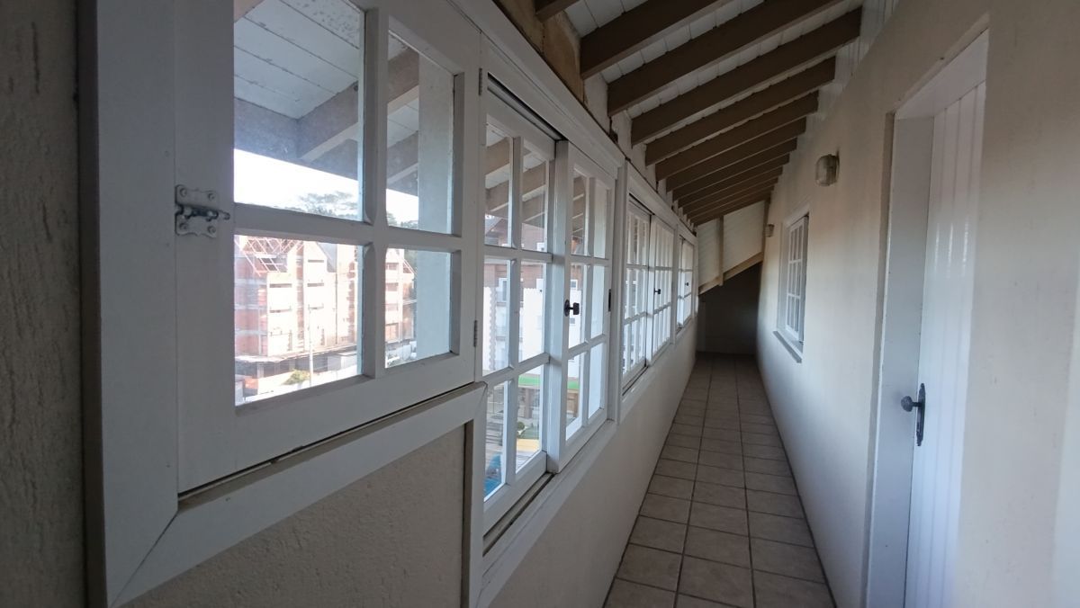 Apartamento com 2 dormitórios ao lado do Fórum, no centro de Gramado