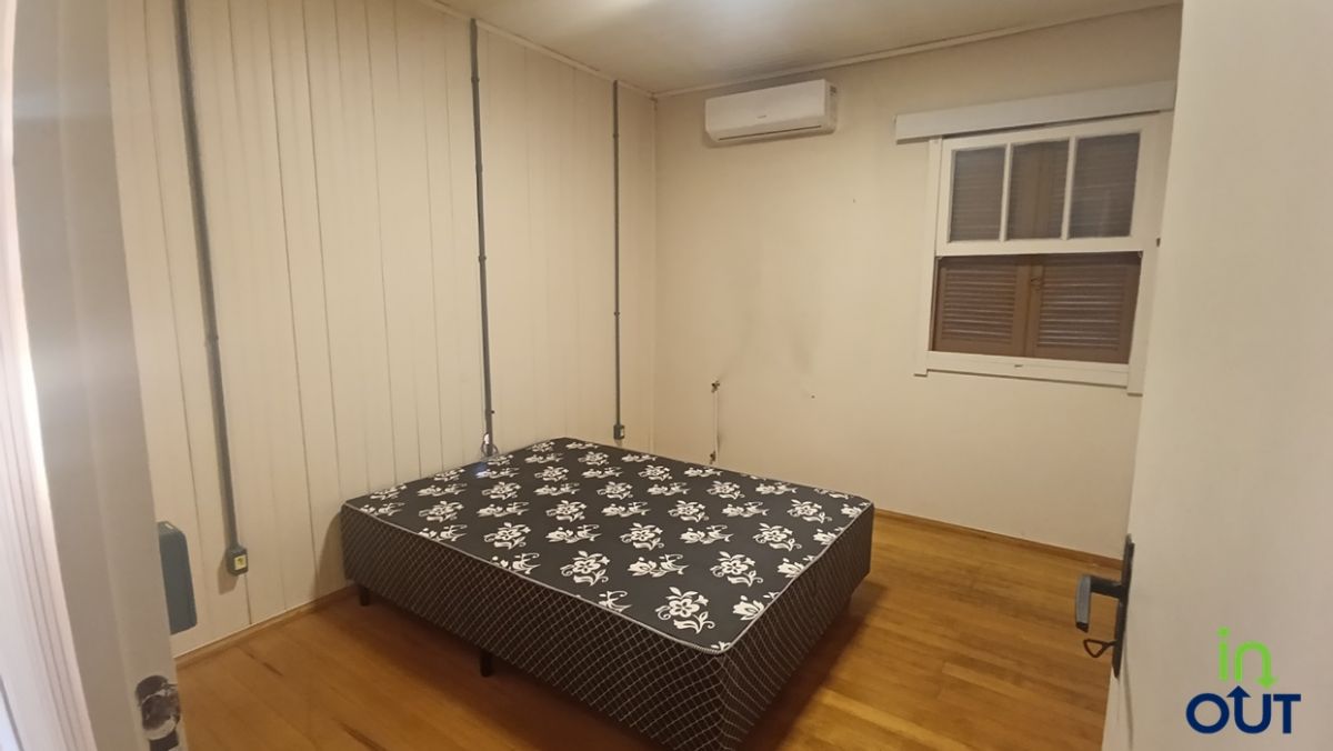 Excelente casa 3 quartos semi mobiliada no interior de Gramado
