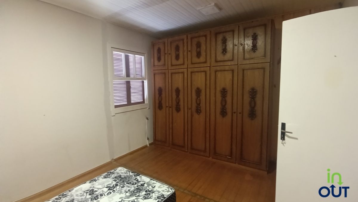 Excelente casa 3 quartos semi mobiliada no interior de Gramado