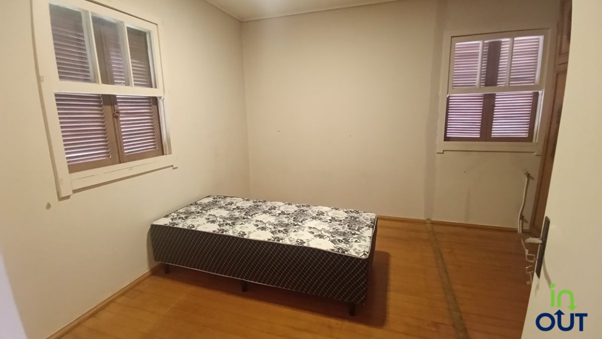 Excelente casa 3 quartos semi mobiliada no interior de Gramado