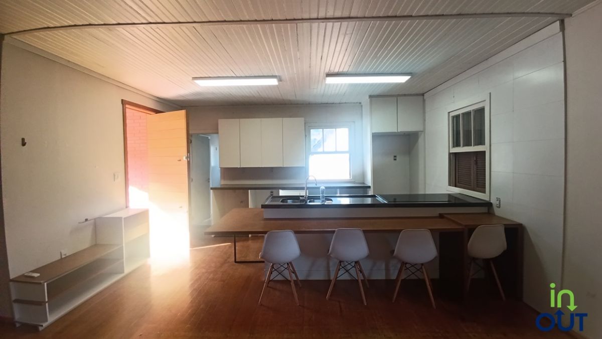 Excelente casa 3 quartos semi mobiliada no interior de Gramado