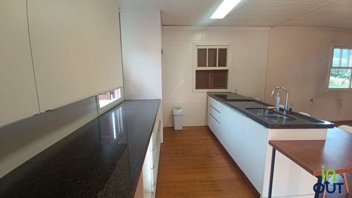 Excelente casa 3 quartos semi mobiliada no interior de Gramado