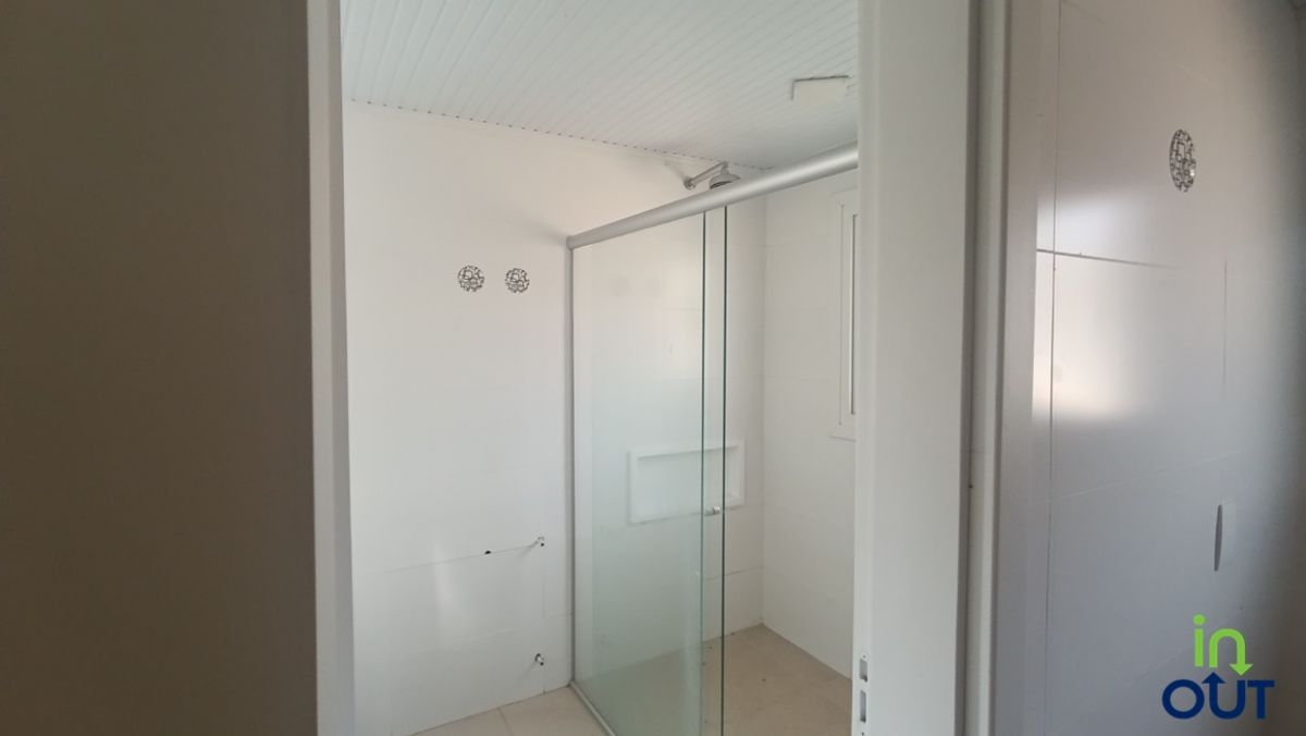 Excelente casa 3 quartos semi mobiliada no interior de Gramado