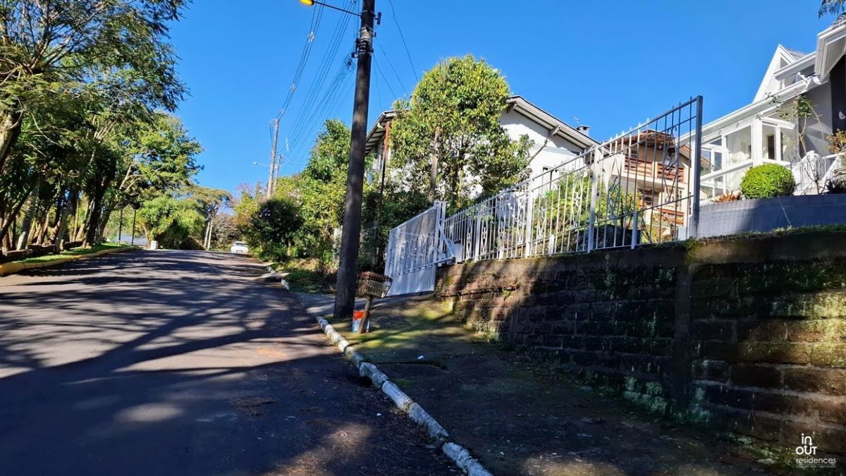 Excelente casa semi mobiliada com 3 quartos