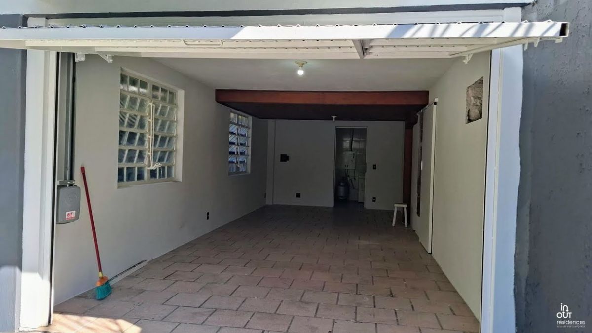 Excelente casa semi mobiliada com 3 quartos