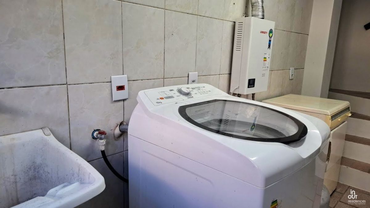 Excelente casa semi mobiliada com 3 quartos