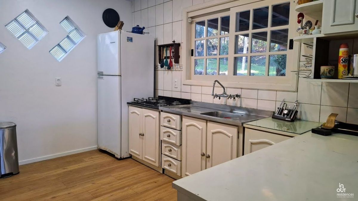 Excelente casa semi mobiliada com 3 quartos