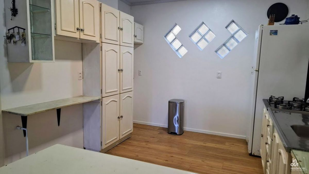 Excelente casa semi mobiliada com 3 quartos