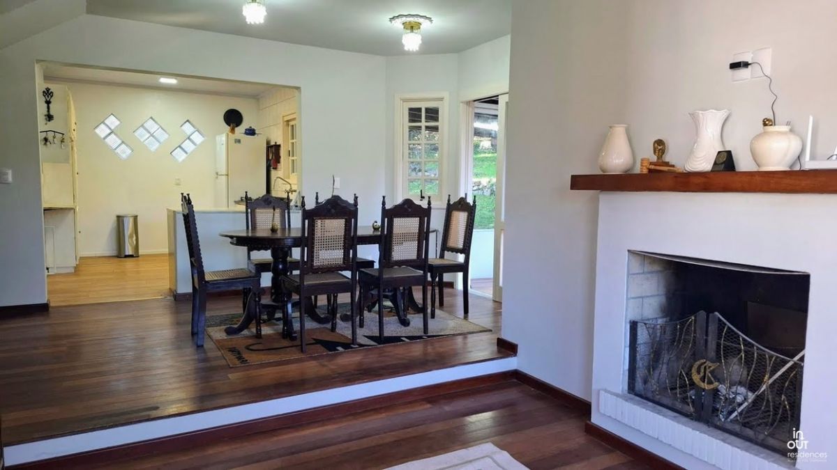 Excelente casa semi mobiliada com 3 quartos