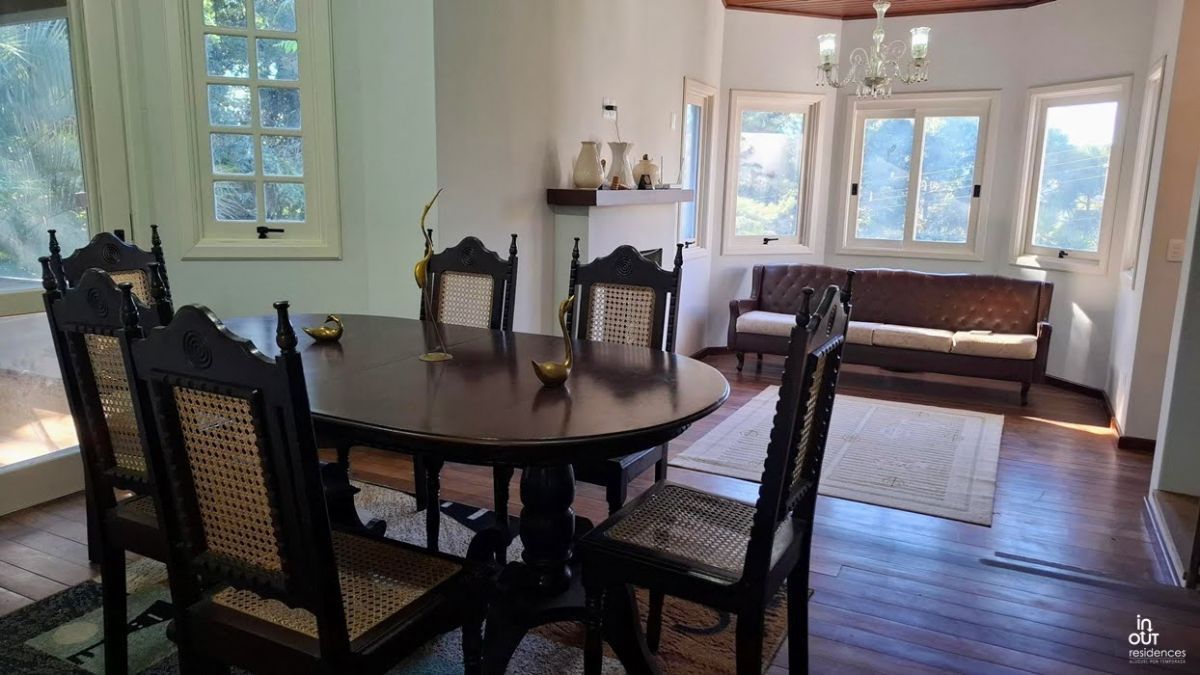 Excelente casa semi mobiliada com 3 quartos