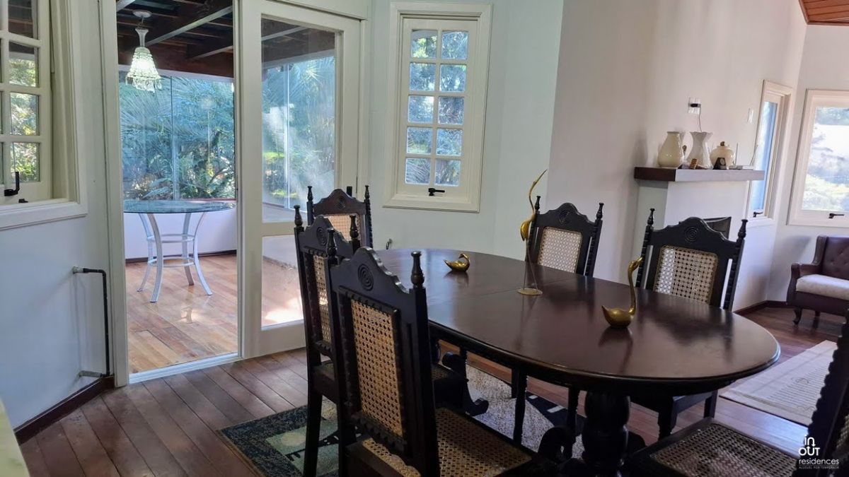 Excelente casa semi mobiliada com 3 quartos