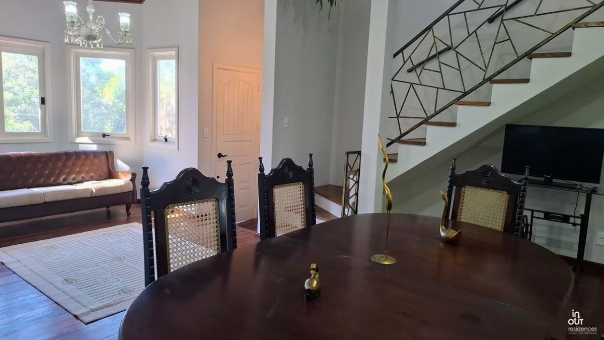 Excelente casa semi mobiliada com 3 quartos