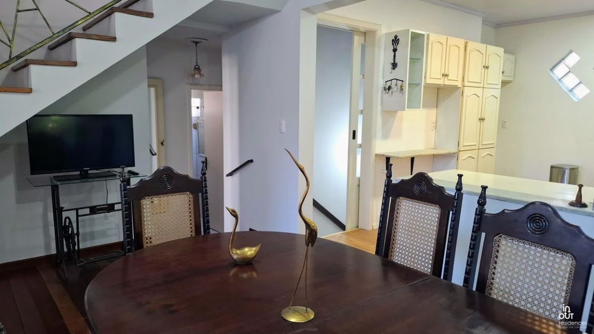 Excelente casa semi mobiliada com 3 quartos