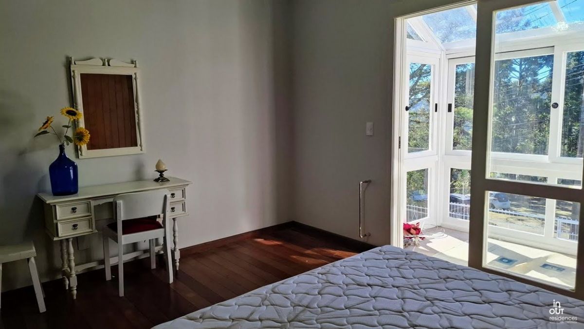 Excelente casa semi mobiliada com 3 quartos