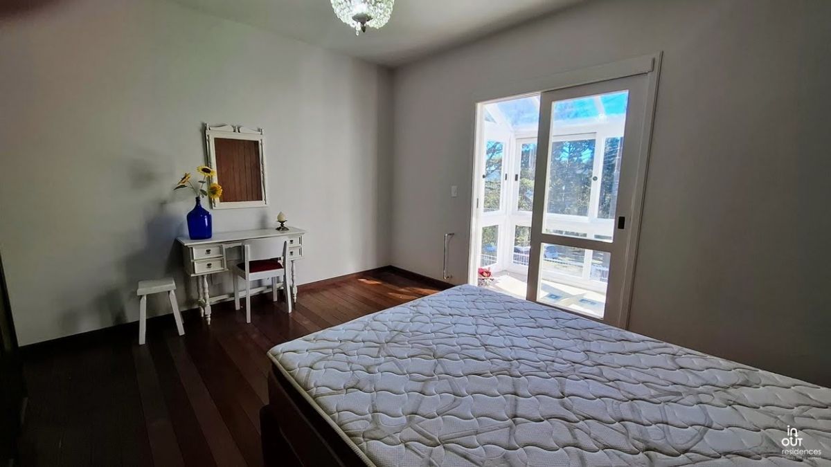 Excelente casa semi mobiliada com 3 quartos