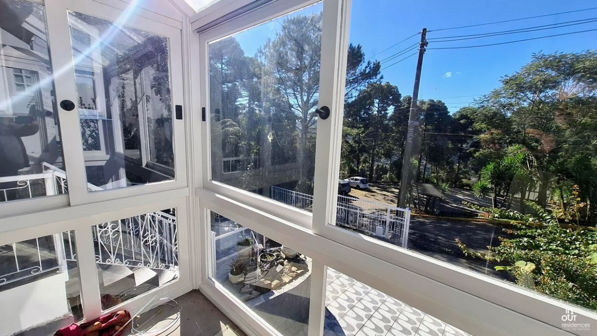 Excelente casa semi mobiliada com 3 quartos