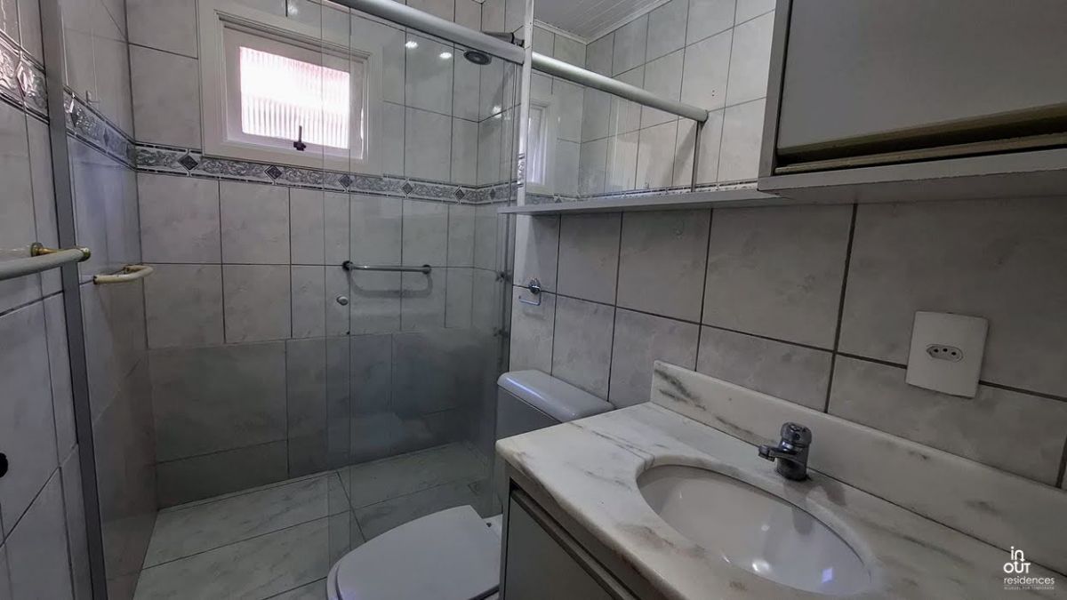 Excelente casa semi mobiliada com 3 quartos