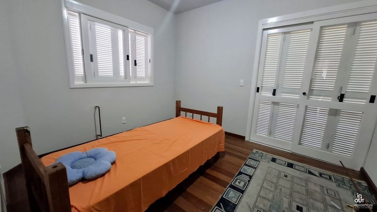 Excelente casa semi mobiliada com 3 quartos
