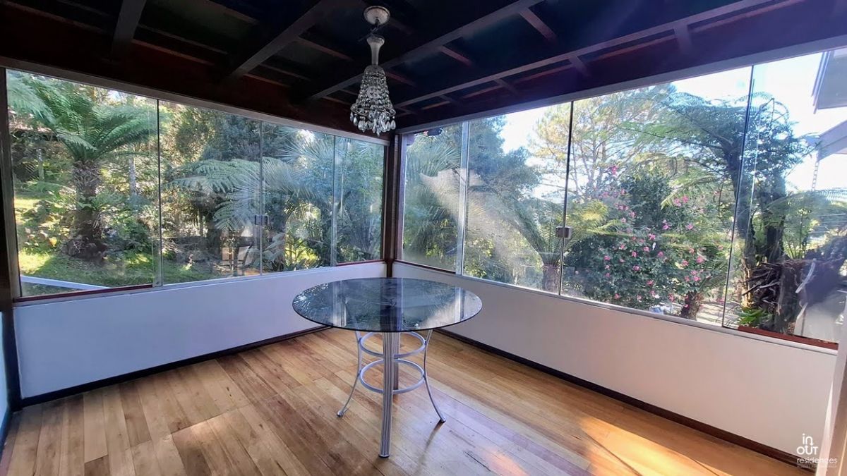 Excelente casa semi mobiliada com 3 quartos