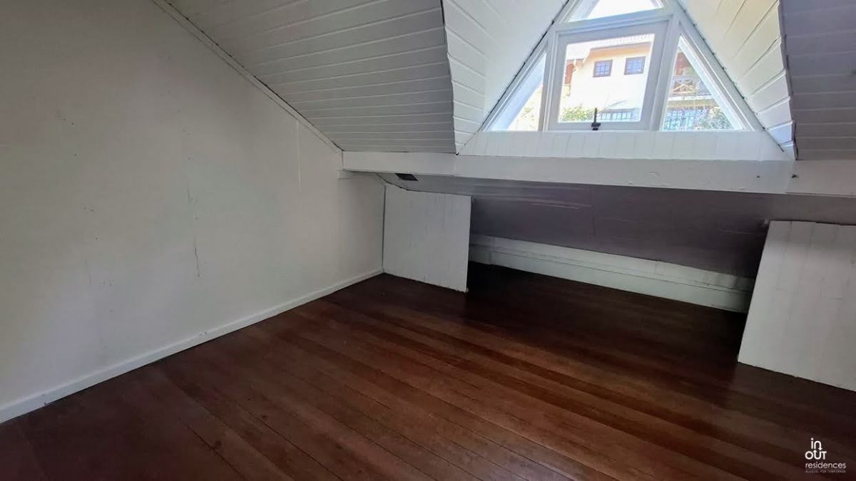 Excelente casa semi mobiliada com 3 quartos