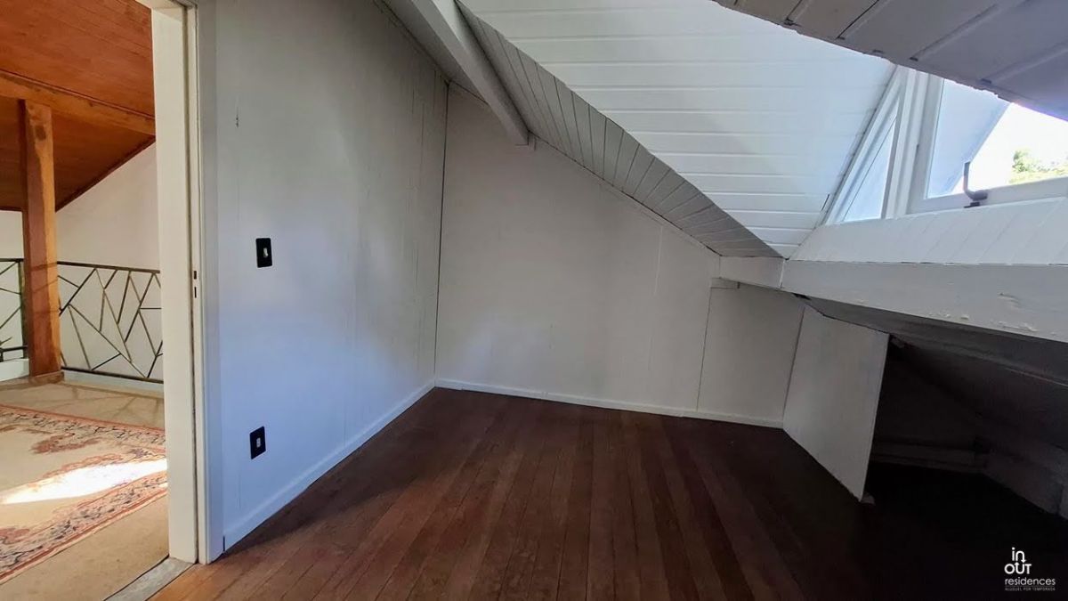 Excelente casa semi mobiliada com 3 quartos