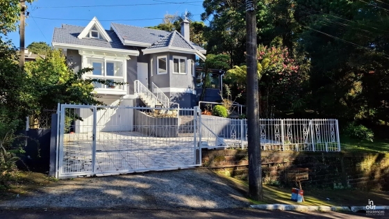 Excelente casa semi mobiliada com 3 quartos