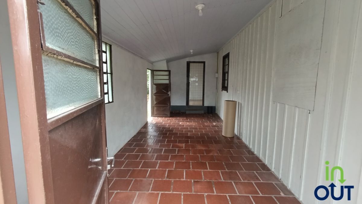 Casa com pátio cercado e 3 dormitórios